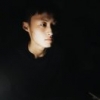 别看我